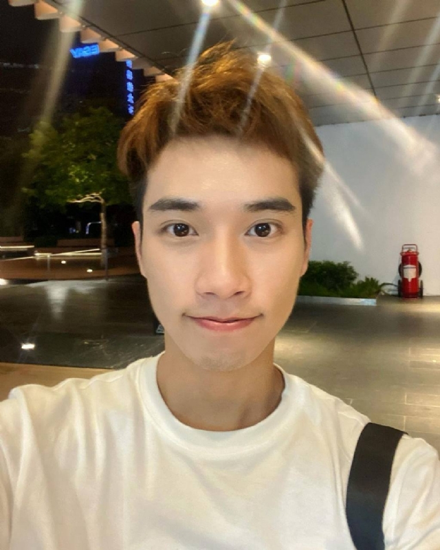 油菜花的第一张照片--澳门认干亲服务网